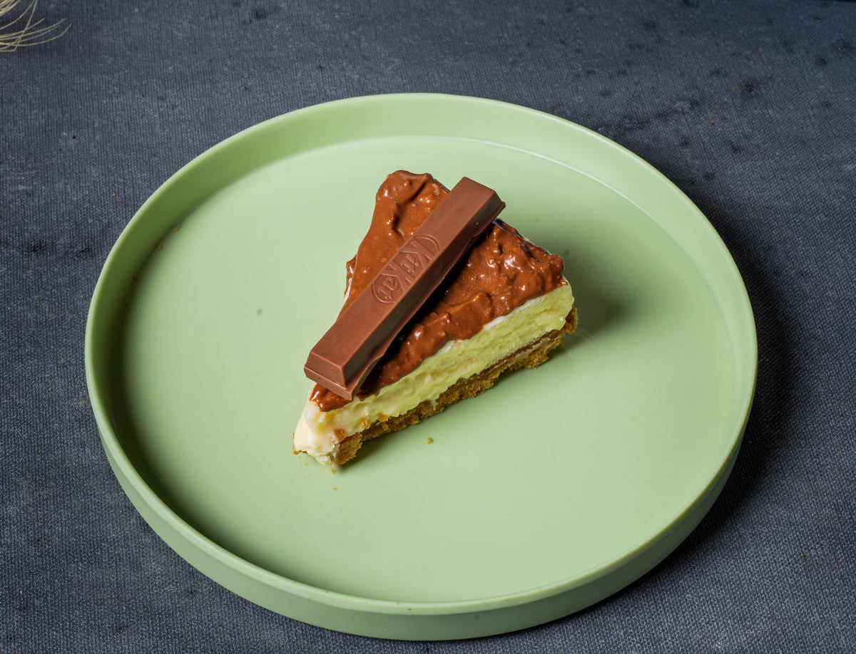 Kitkat Baked Cheesecake Slice